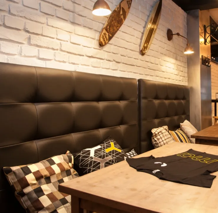 restaurant moderne parement brique