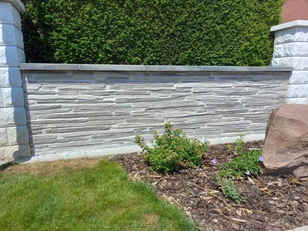 Mur d'accent en pierres longues Mur d'accent en pierres longues