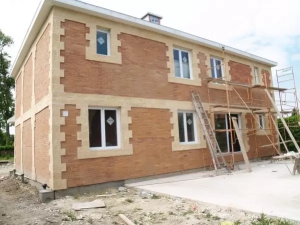Habillage d'une grande maison en panneaux Caravista et Picada