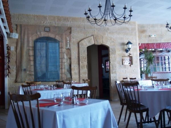 mur en pierre restaurant